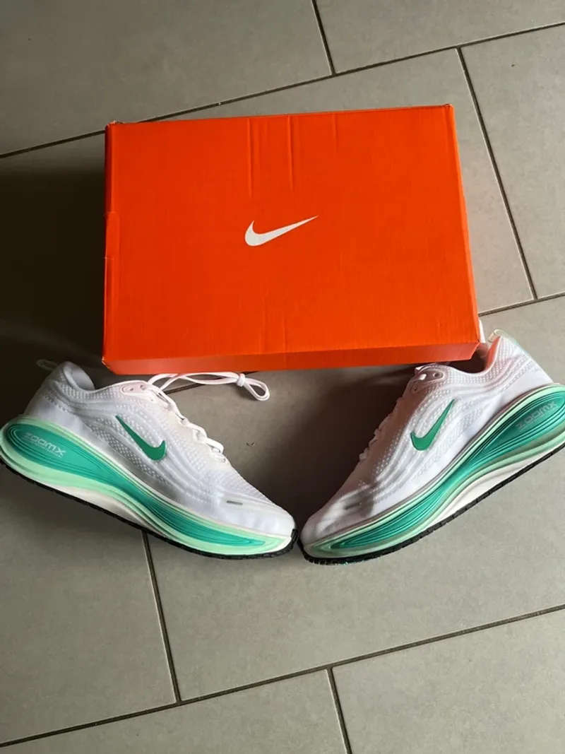 Used Nike Vomero Running Shoes