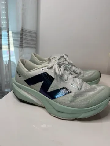 New Balance Laufschuhe bike d'occasion — image 1 sur 4