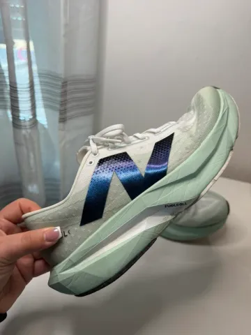 New Balance Laufschuhe bike d'occasion — image 4 sur 4