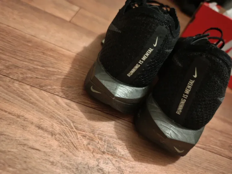 Nike ZoomX Vaporfly Next% 3 bike usato — immagine 4 di 5