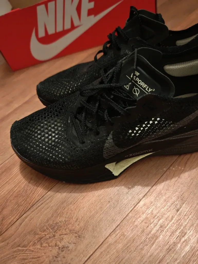 Nike ZoomX Vaporfly Next% 3 bike usato — immagine 3 di 5