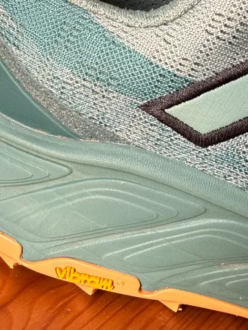 New Balance Hierro V9 bike usato — immagine 8 di 8