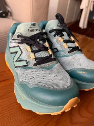 New Balance Hierro V9 bike usato — immagine 2 di 8