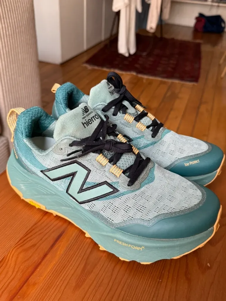 New Balance Hierro V9 bike usato — immagine 1 di 8