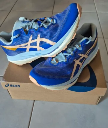 Použité Asics FujiSpeed 4 bike — obrázek 1 z 3