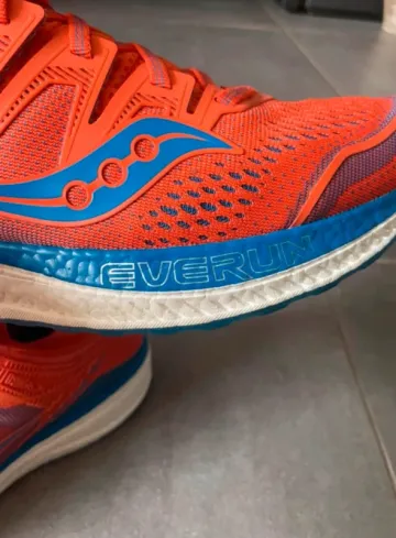 Used Saucony Running Shoes bike — image 4 of 7