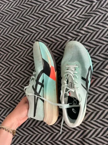 Tweedehands Asics Metaspeed Edge bike — afbeelding 2 van 4
