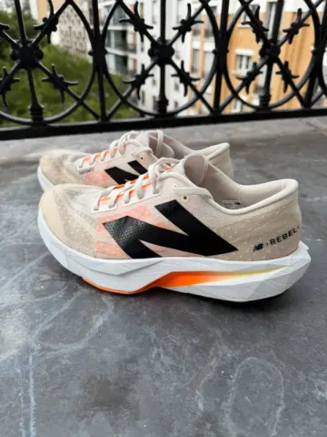 Used New Balance FuelCell Rebel V4 bike — image 2 of 7