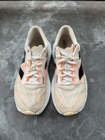 Used New Balance FuelCell Rebel V4 bike — image 3 of 7