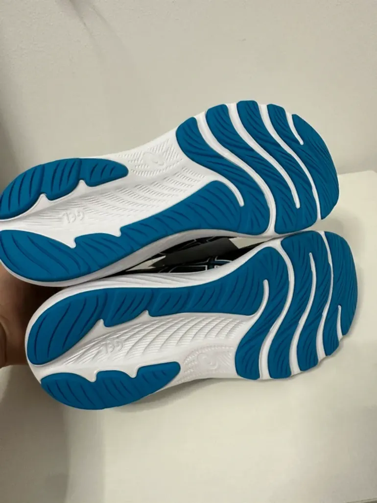 Used Asics Running Shoes bike — image 6 of 7