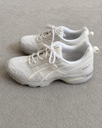 Used White Gel-1090 V2 bike — image 1 of 5