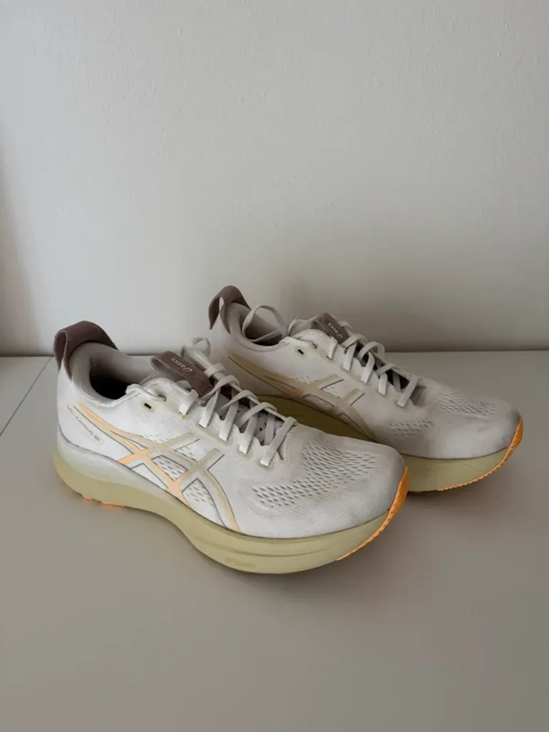 Tweedehands Asics Gel Kayano 32 bike — afbeelding 2 van 7