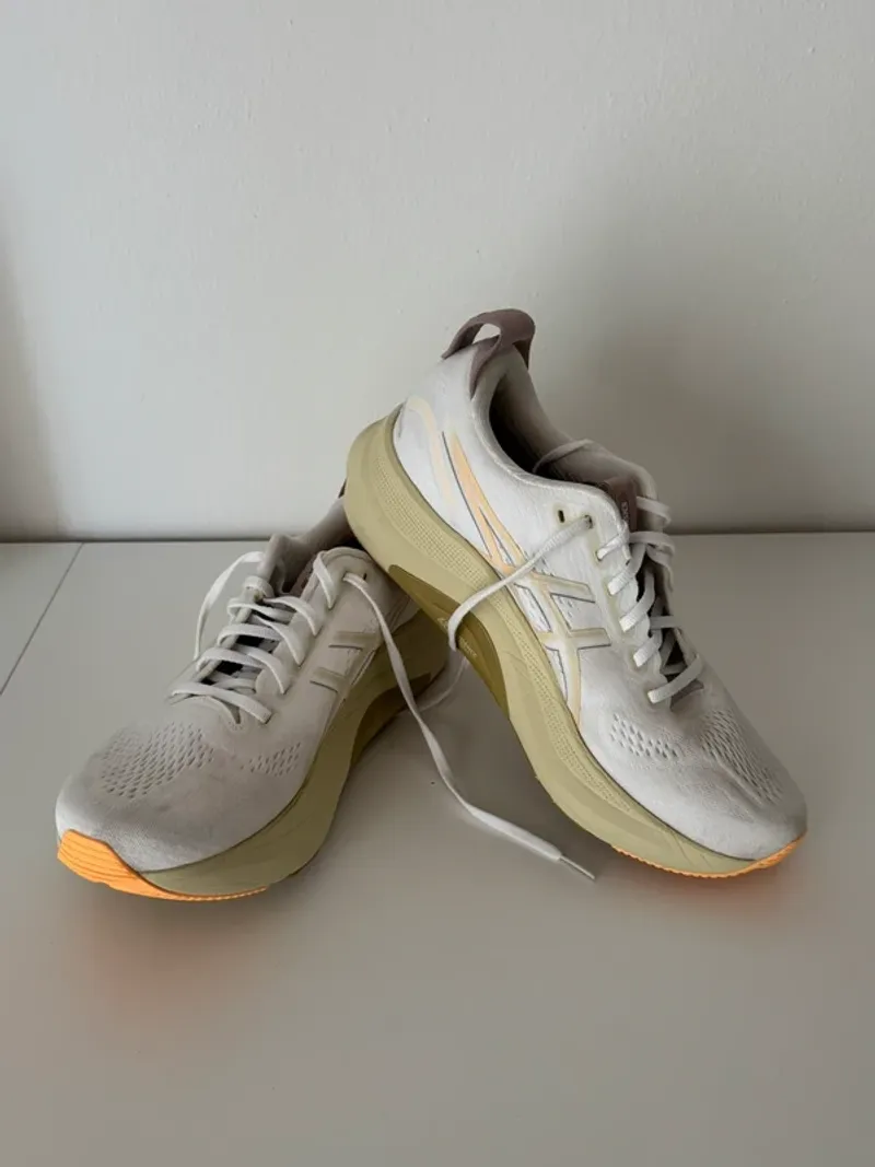 Použité Asics Gel Kayano 32 Running Shoes