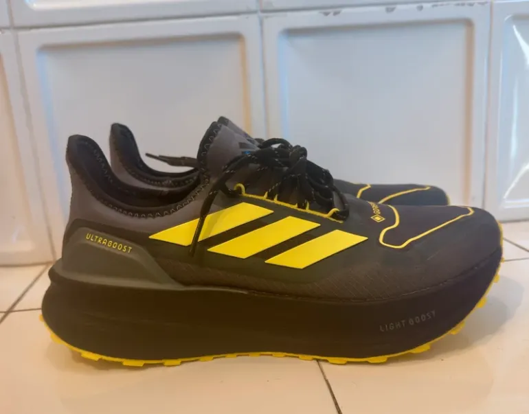 Used Adidas Ultraboost 5 Gore-Tex bike — image 2 of 4