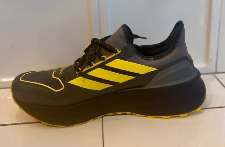 Used Adidas Ultraboost 5 Gore-Tex bike — image 4 of 4