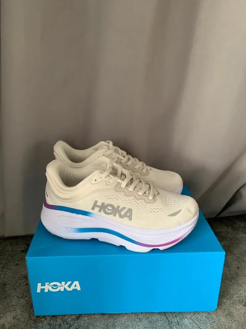 Käytetty Hoka Bondi 9 Running Shoes