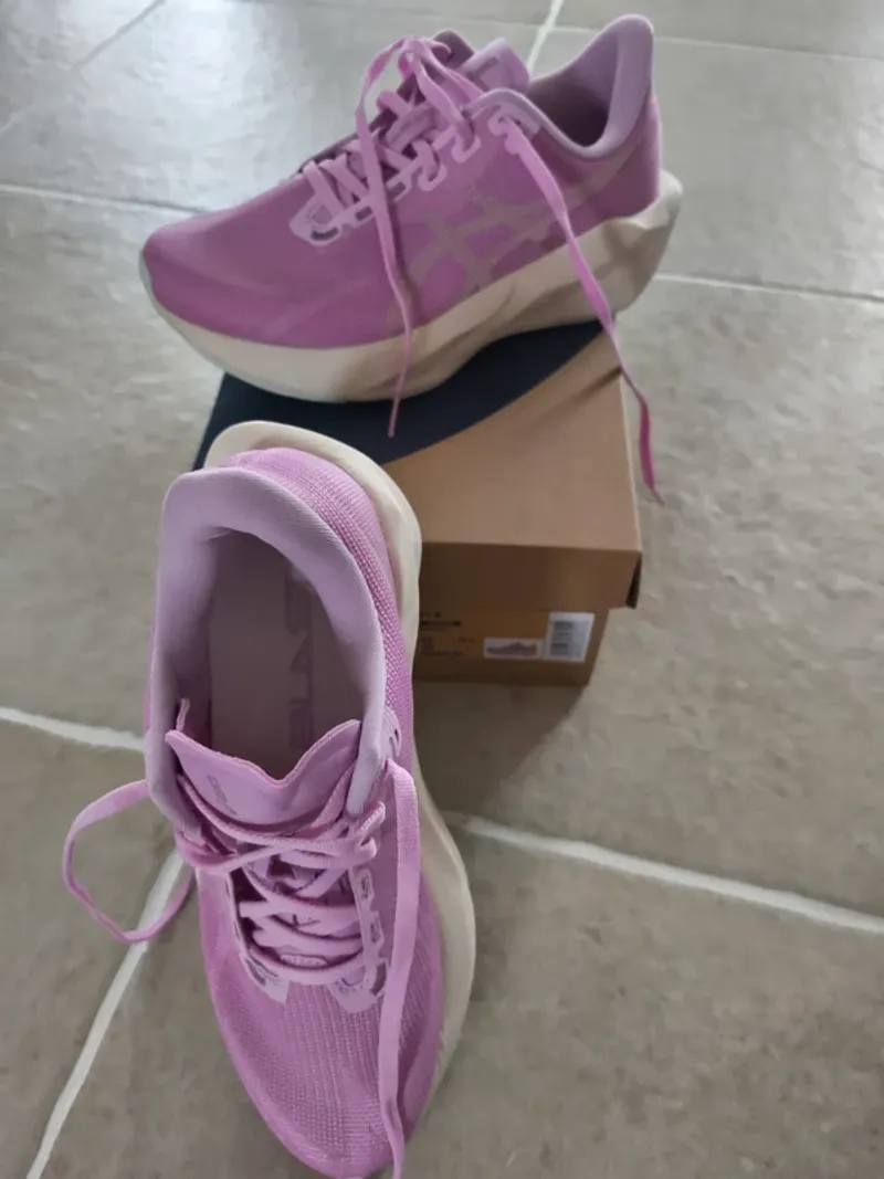 Brugt Asics Novablast 6 Running Shoes