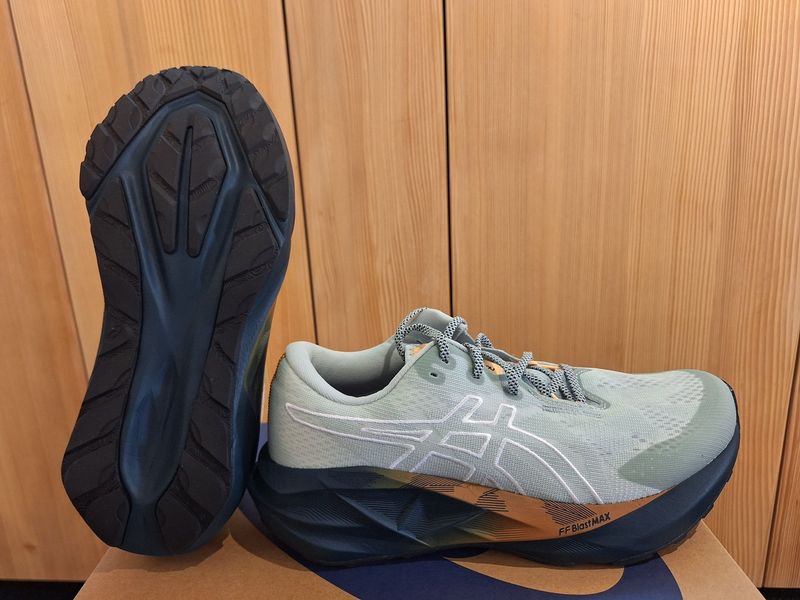 Used Asics Novablast 5 TR Running Shoes
