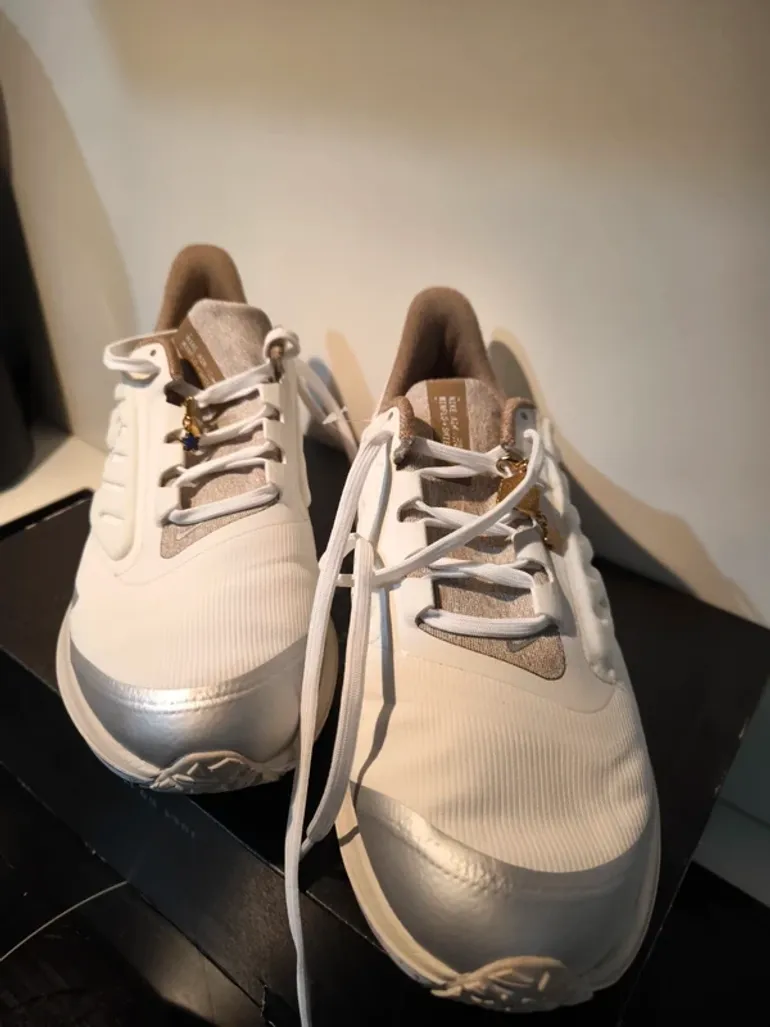 Used Nike Air Winflo 9 Shield bike — image 6 of 15