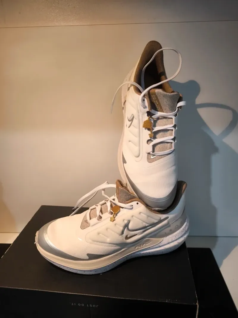 Used Nike Air Winflo 9 Shield Running Shoes