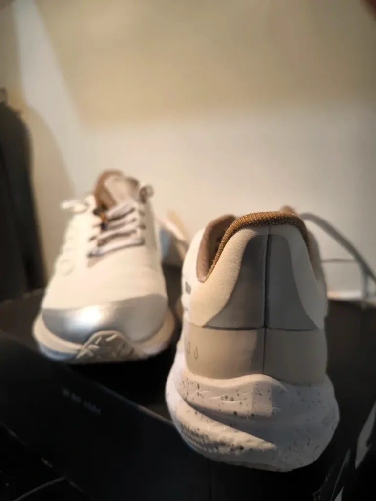 Used Nike Air Winflo 9 Shield bike — image 5 of 15