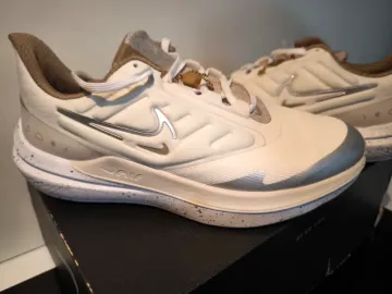 Used Nike Air Winflo 9 Shield bike — image 4 of 15