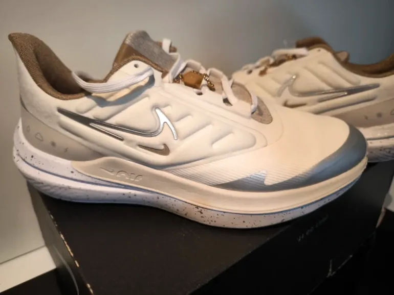 Used Nike Air Winflo 9 Shield bike — image 4 of 15