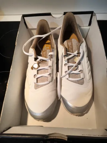 Used Nike Air Winflo 9 Shield bike — image 9 of 15