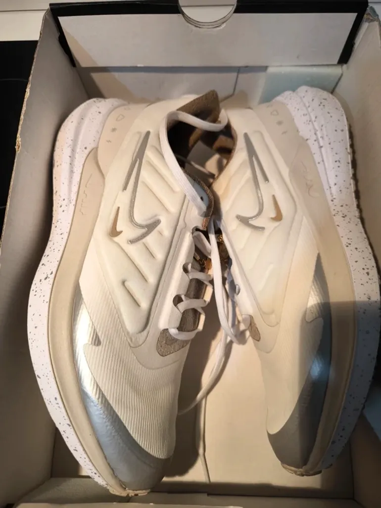 Used Nike Air Winflo 9 Shield bike — image 10 of 15