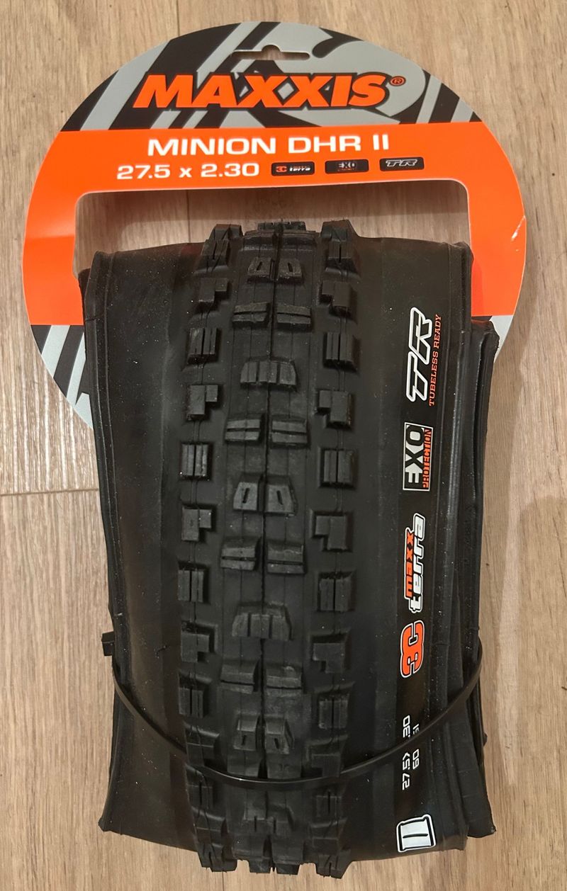 Used Maxxis Minion DHR II Tyres & Tubes