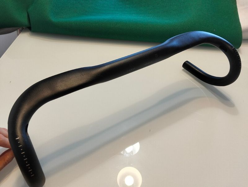 Použité Bontrager Elite Aero VR-CF Handlebar 2024 Cockpit