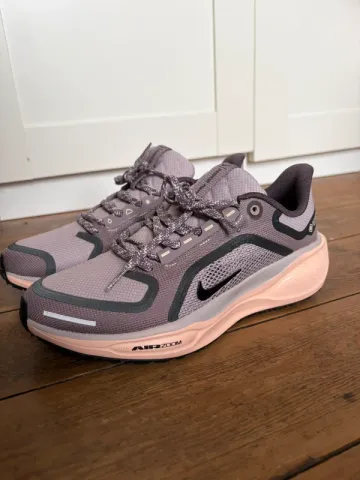 Used Nike Gore-tex bike — image 2 of 12