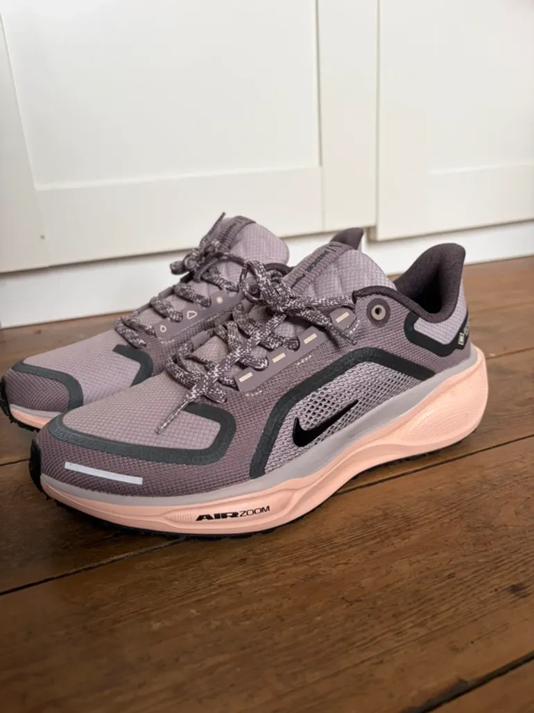 Used Nike Gore-tex bike — image 2 of 12