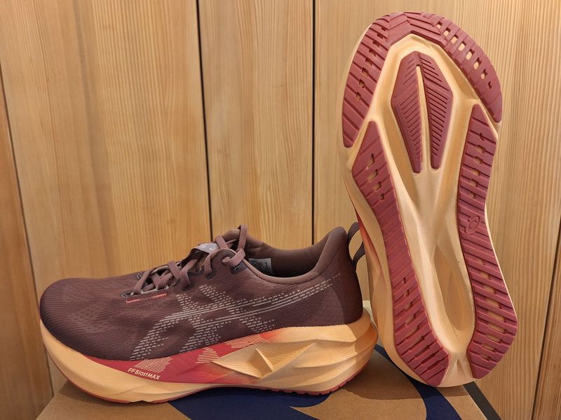 Gebrauchtes Asics Novablast 5 Running Shoes