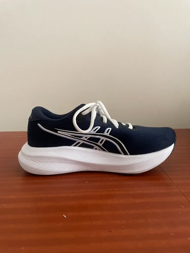 Used Asics Gel-Excite 11 bike — image 4 of 8