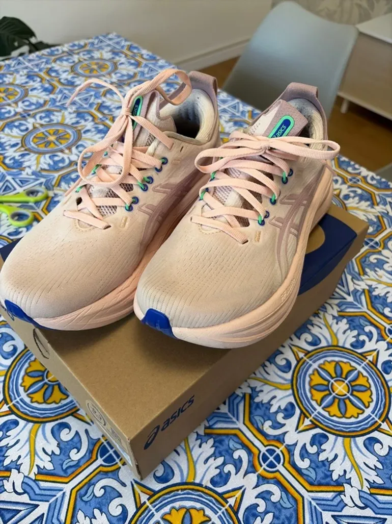 Used Asics Gel-Nimbus 28 bike — image 3 of 6