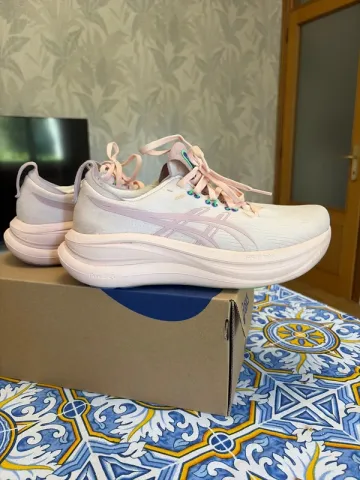 Used Asics Gel-Nimbus 28 bike — image 2 of 6