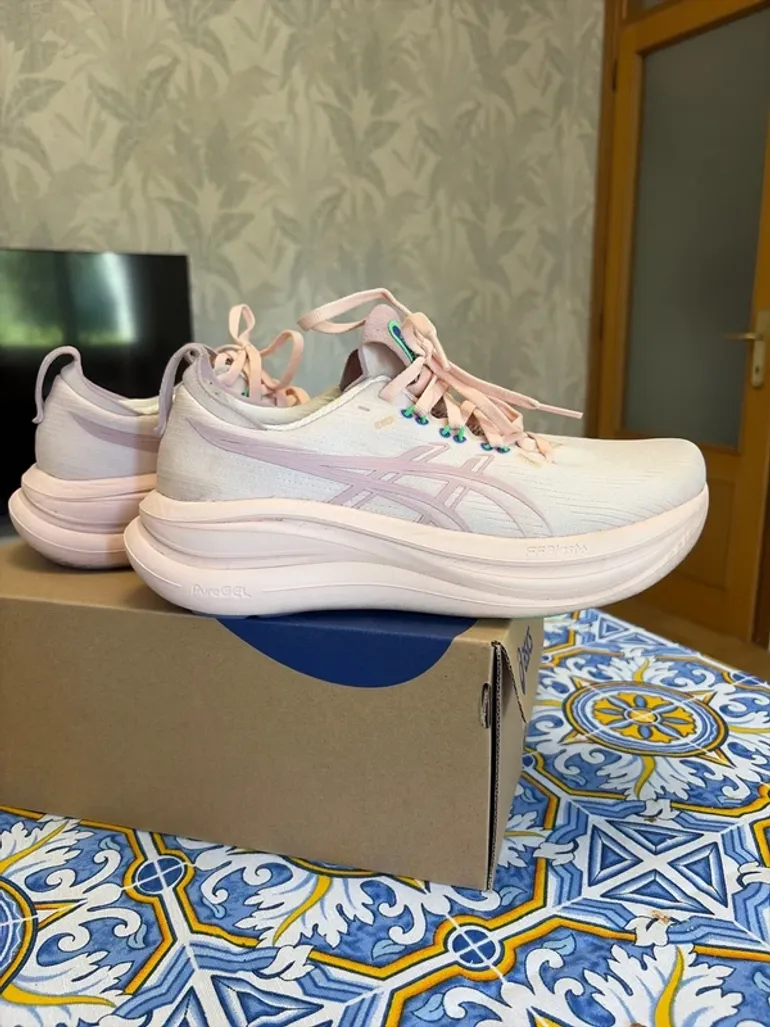 Used Asics Gel-Nimbus 28 bike — image 2 of 6