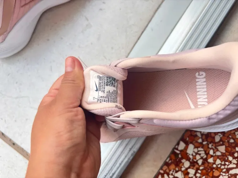 Used Nike Sneakers Rosa bike — image 2 of 5