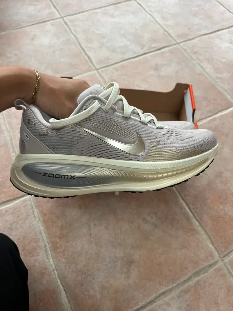 Gebrauchtes Nike Vomero 18 Running Shoes