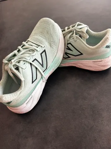 Used New Balance Fresh Foam X880 v15 bike — image 2 of 3