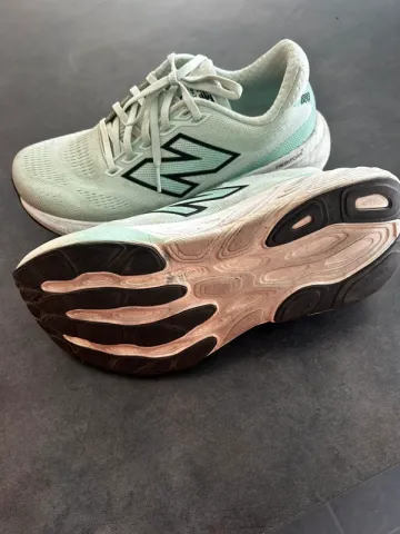 Used New Balance Fresh Foam X880 v15 bike — image 3 of 3