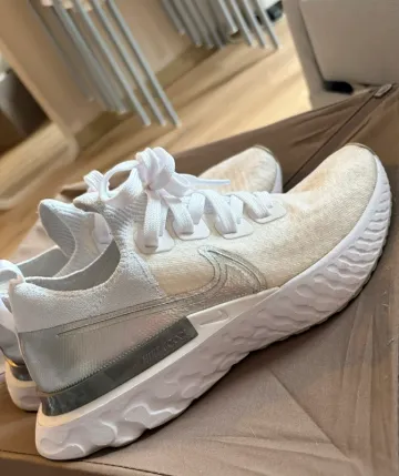 Brugt White React Infinity Run bike — billede 6 af 7