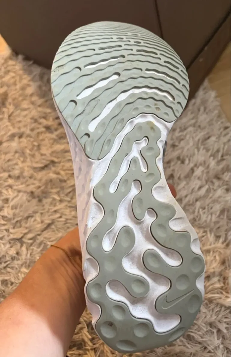 Brugt White React Infinity Run bike — billede 2 af 7
