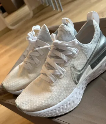 Brugt White React Infinity Run bike — billede 5 af 7