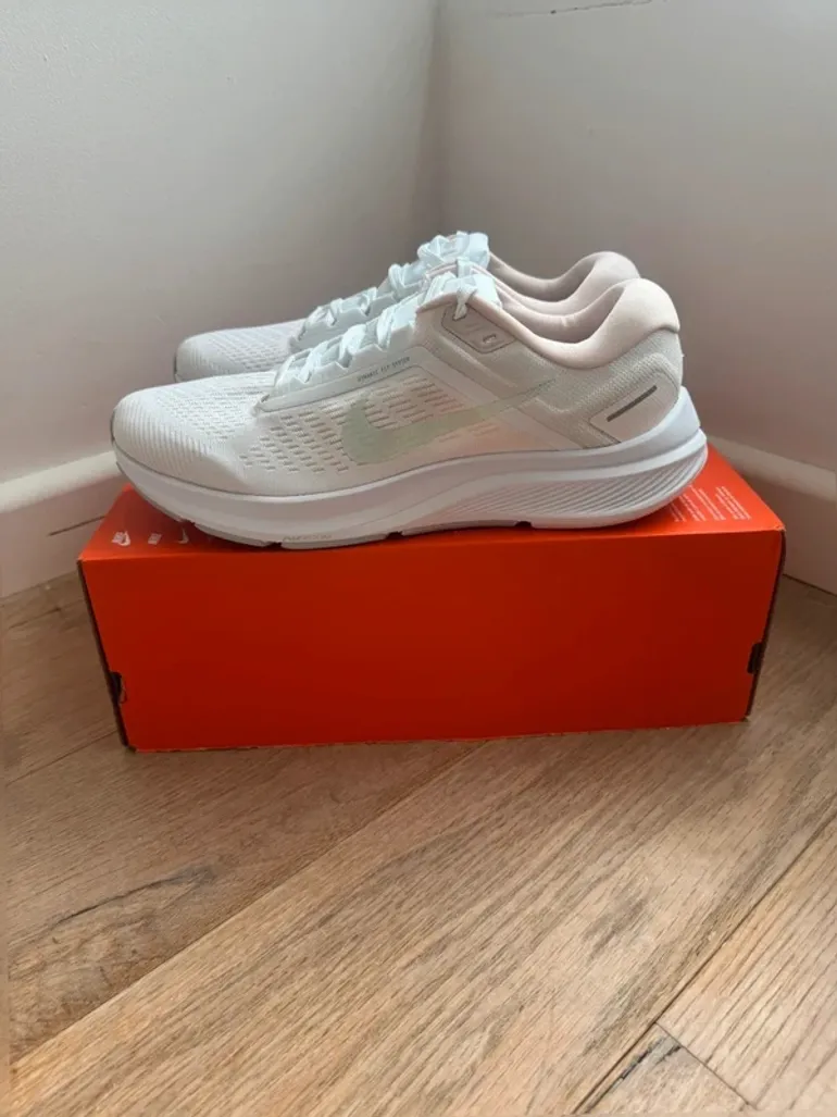 Tweedehands Nike Air Zoom Structure 24 bike — afbeelding 2 van 9