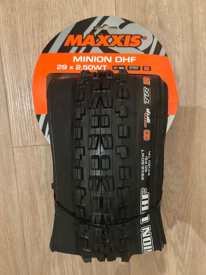 Gebrauchtes Maxxis Minion DHF 29x2.5 DD 3C MaxxGrip TR Tyres & Tubes