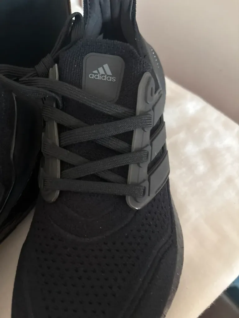Tweedehands Adidas Ultraboost bike — afbeelding 3 van 6