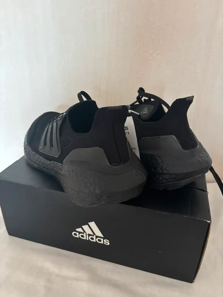 Tweedehands Adidas Ultraboost bike — afbeelding 2 van 6