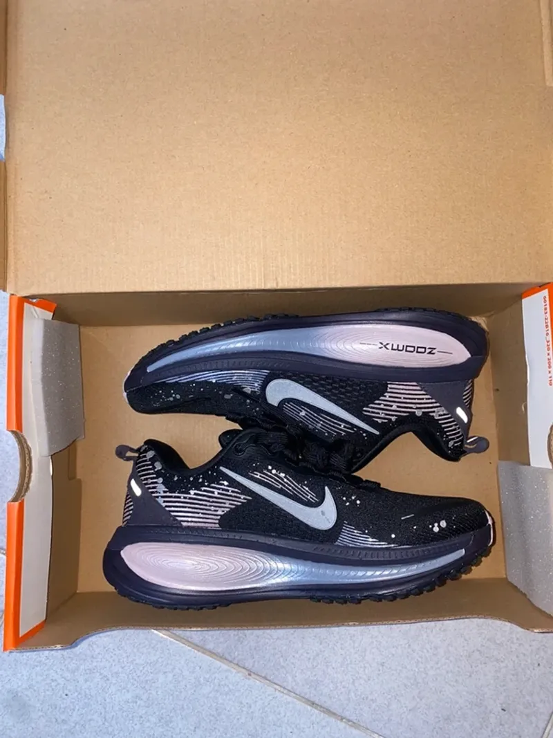 Nike Vomero 18 SE Running Shoes de segunda mano